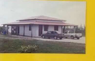 Imagem: A casa possui 2 Dormitórios, 1 Banheiro, 3 Vagas na garagem