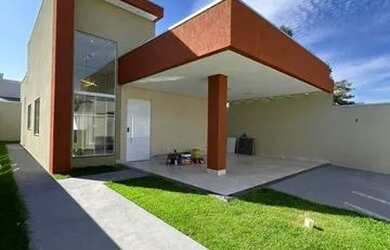 Imagem: A casa possui 3 Dormitórios, 2 Banheiros, 2 Vagas na garagem