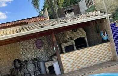 Imagem: A chácara possui 200m² de Área e está localizado em Araçariguama