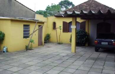 Imagem: A casa possui 3 Dormitórios, 1 Banheiro, 3 Vagas na garagem