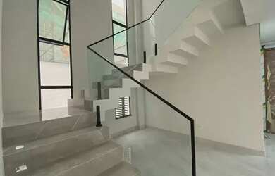 Imagem: A casa em condomínio possui 4 Dormitórios, 5 Banheiros, 4