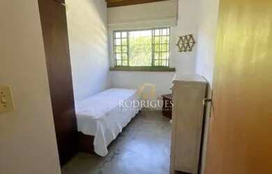 Imagem: A casa possui 3 Dormitórios, 3 Banheiros, 2 Vagas na garagem