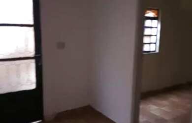 Imagem 2: Vendo Casa simples antiga bem espaçosa em Campo grande MS bairro Santa...