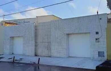 Imagem: A casa possui 3 Dormitórios, 1 Banheiro, 4 Vagas na garagem