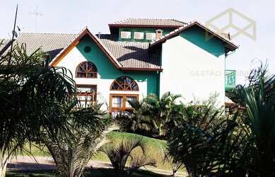 Imagem: A casa em condomínio possui 5 Dormitórios, 5 Banheiros, 4