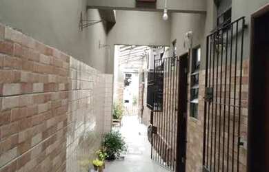 Imagem: A casa possui 1 Dormitório, 1 Banheiro, 1 Vaga na garagem