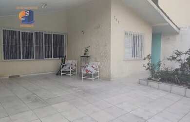 Imagem: A casa possui 3 Dormitórios, 3 Banheiros, 3 Vagas na garagem