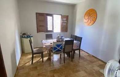 Imagem: A casa possui 2 Dormitórios, 1 Banheiro, 1 Vaga na garagem