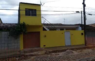 Imagem: A casa possui 2 Dormitórios, 1 Banheiro e está localizado