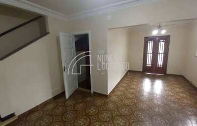 Imagem: A casa possui 3 Dormitórios, 2 Banheiros, 3 Vagas na garagem