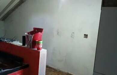 Imagem: A casa possui 2 Dormitórios, 1 Banheiro e está localizado