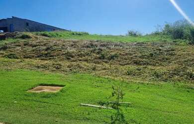 Imagem: O terreno possui 1.545m² de Área e está localizado em Cinco