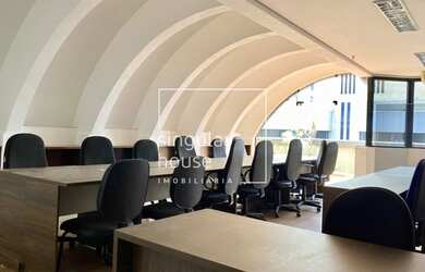 Imagem: O depósito possui 2 Vagas na garagem, 87m² de Área e está