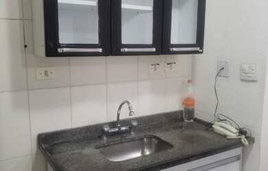 Imagem: O apartamento possui 2 Dormitórios, 1 Banheiro, 1 Vaga na garagem