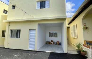 Imagem: A casa possui 2 Dormitórios, 1 Banheiro, 1 Vaga na garagem