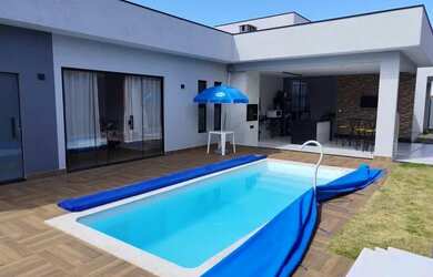 Imagem: A casa em condomínio possui 3 Dormitórios, 3 Banheiros e