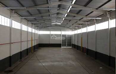 Imagem: O depósito possui 4 Vagas na garagem, 1.200m² de Área e