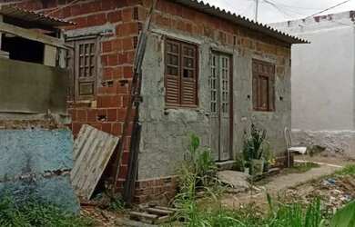 Imagem: A casa possui 2 Dormitórios, 1 Banheiro e está localizado