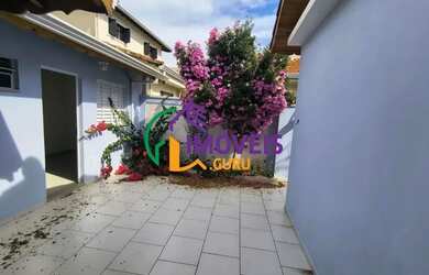 Imagem: A casa possui 2 Dormitórios, 2 Banheiros, 2 Vagas na garagem