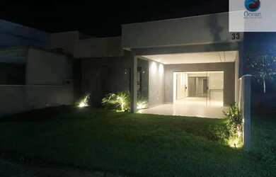 Imagem: A casa possui 3 Dormitórios, 2 Banheiros, 2 Vagas na garagem