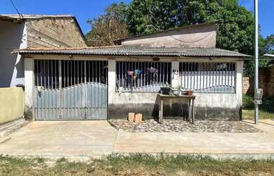 Imagem: A casa possui 2 Dormitórios, 1 Banheiro e está localizado