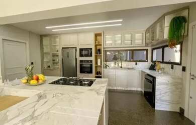 Imagem 9: Ampla casa 4 suítes APENAS 500m da Praça do Congresso centro de criciúma...