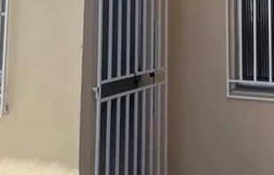 Imagem: A casa possui 2 Dormitórios, 1 Banheiro e 1 Vaga na garagem