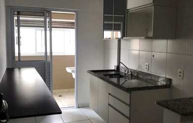 Imagem: O apartamento possui 1 Dormitório, 1 Banheiro, 1 Vaga na garagem