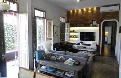 Imagem: A casa possui 3 Dormitórios, 3 Banheiros, 180m² de Área e