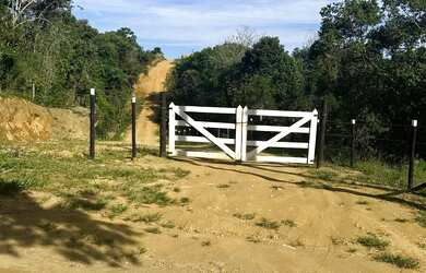 Imagem: A chácara possui 1.200m² de Área e está localizado em Porto