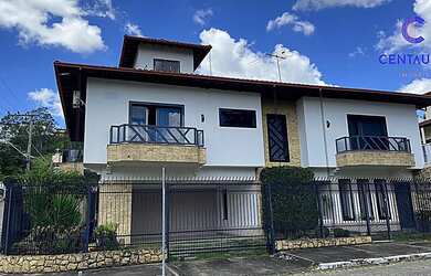 Imagem: A casa possui 5 Dormitórios, 4 Banheiros, 2 Vagas na garagem