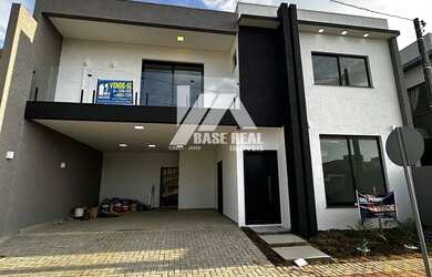 Imagem: A casa possui 3 Dormitórios, 4 Banheiros, 2 Vagas na garagem