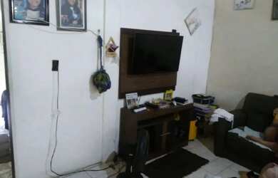 Imagem: A casa possui 3 Dormitórios, 1 Banheiro, 3 Vagas na garagem