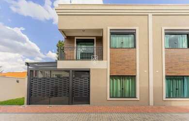 Imagem: A casa possui 3 Dormitórios, 3 Banheiros, 2 Vagas na garagem