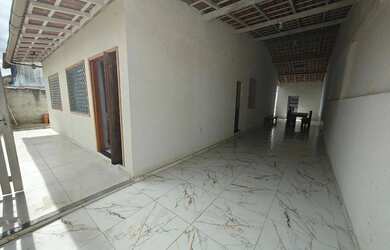 Imagem: A casa possui 3 Dormitórios, 4 Banheiros, 4 Vagas na garagem