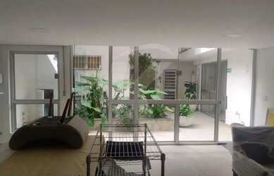 Imagem: O depósito possui 3 Vagas na garagem, 32m² de Área e está