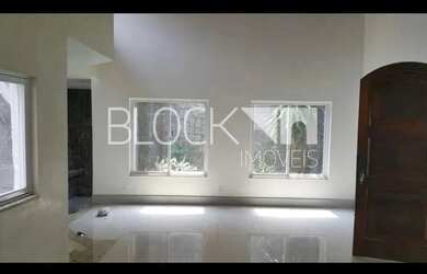 Imagem: A casa em condomínio possui 4 Dormitórios, 5 Banheiros, 2