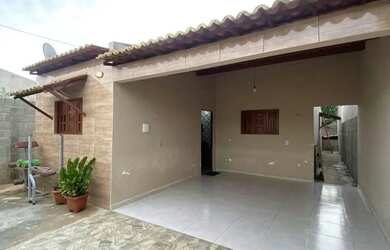 Imagem: A casa possui 2 Dormitórios, 2 Banheiros, 2 Vagas na garagem