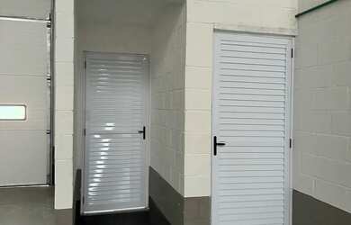 Imagem: O depósito possui 3 Vagas na garagem, 2.000m² de Área e