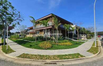 Imagem: A casa em condomínio possui 5 Dormitórios, 5 Banheiros, 5