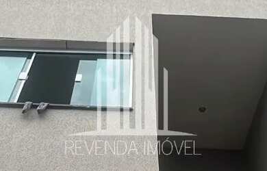 Imagem: A casa possui 3 Dormitórios, 3 Banheiros, 2 Vagas na garagem