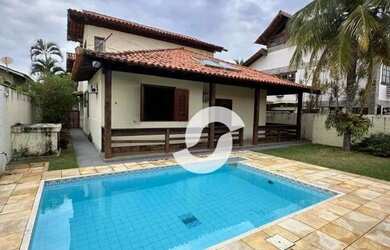 Imagem: A casa possui 5 Dormitórios, 3 Banheiros, 3 Vagas na garagem