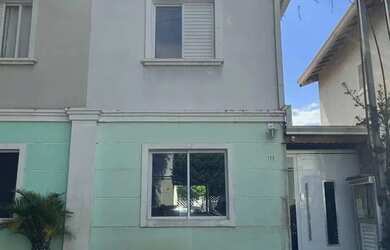 Imagem: A casa possui 2 Dormitórios, 3 Banheiros, 2 Vagas na garagem