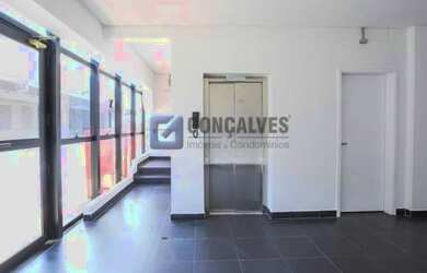 Imagem: O depósito possui 5 Vagas na garagem, 1.850m² de Área e