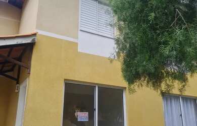 Imagem: A casa em condomínio possui 2 Dormitórios, 1 Banheiro, 2 Vagas