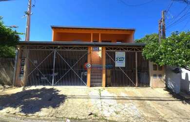 Imagem: A casa possui 2 Dormitórios, 1 Banheiro, 2 Vagas na garagem