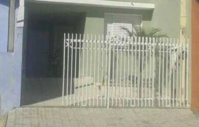 Imagem: A casa possui 2 Dormitórios, 2 Vagas na garagem e está localizado