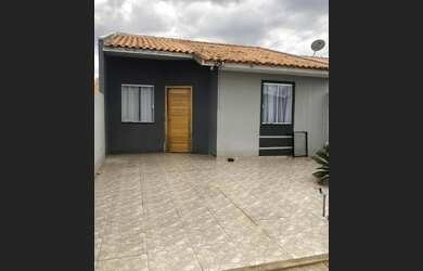 Imagem: A casa possui 2 Dormitórios, 1 Banheiro, 2 Vagas na garagem