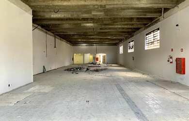 Imagem: O depósito possui 553m² de Área e está localizado em Vila