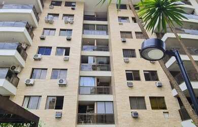 Imagem: O apartamento possui 4 Dormitórios, 4 Banheiros, 2 Vagas na